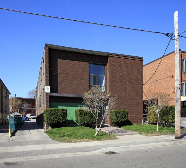 16 Albert Ave in Toronto, ON - Building Photo - Building Photo