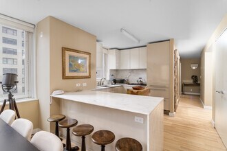 322 W 57th St in New York, NY - Building Photo - Building Photo