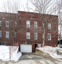 471 Merrick Rd in Rockville Centre, NY - Foto de edificio - Building Photo