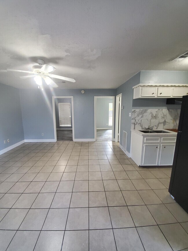 1203 N Pacific St in Conroe, TX - Building Photo - Building Photo