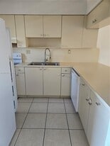 8425 NW 8th St in Miami, FL - Building Photo