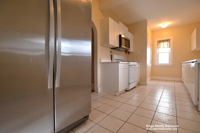 3 Washburn Ter, Unit 1