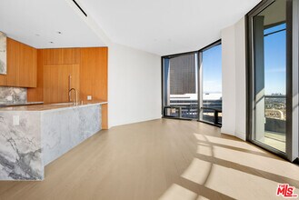 211 Elm Ct in Los Angeles, CA - Building Photo - Building Photo