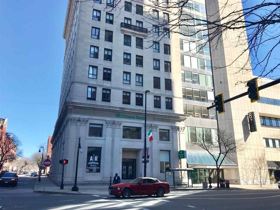875 Elm St in Manchester, NH - Foto de edificio