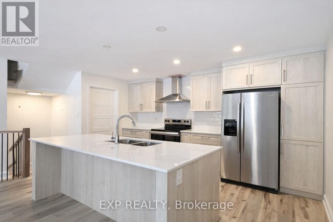 327 Voyageur Pl in Embrun, ON - Building Photo - Building Photo