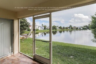 5040 Foxhall Dr N in West Palm Beach, FL - Foto de edificio - Building Photo