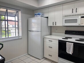 748 Avenida Estancias in Venice, FL - Building Photo - Building Photo