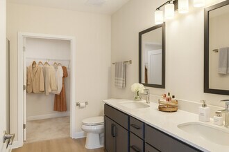 250 McHenry Rd in Buffalo Grove, IL - Building Photo - Building Photo