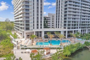 16385 Biscayne Blvd, Unit 2103 in Sunny Isles Beach, FL - Building Photo