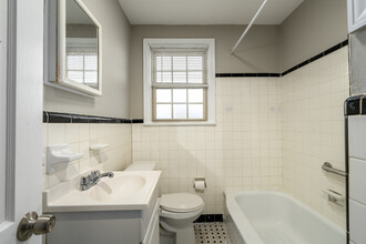 Parklynn Apartments in Wilmington, DE - Building Photo - Interior Photo