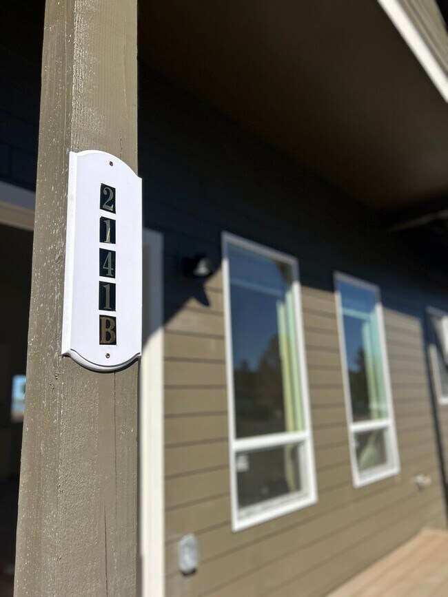 2141 S E Melrose Dr in Prineville, OR - Building Photo - Building Photo