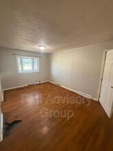 1805 SW Clearview Cir in Topeka, KS - Building Photo - Building Photo