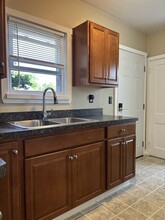744 W Shore Rd in Warwick, RI - Building Photo - Building Photo