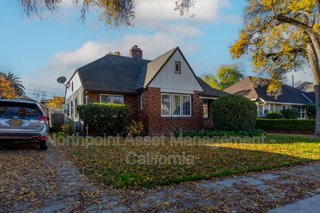 4738 8th Ave in Sacramento, CA - Foto de edificio - Building Photo