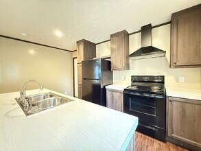 132 Toledo St in Conroe, TX - Foto de edificio - Building Photo