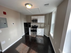 197 Appleton St, Unit 123 in Lowell, MA - Building Photo - Building Photo