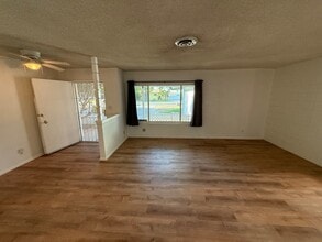 4980 Lincoln Ave in Chino, CA - Foto de edificio - Building Photo