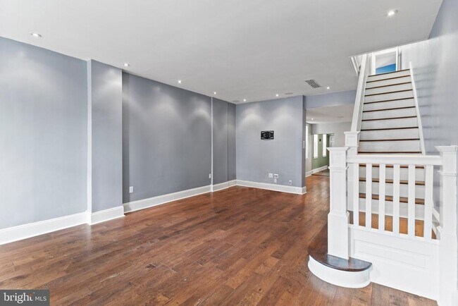 2443 E Cumberland St in Philadelphia, PA - Building Photo - Building Photo