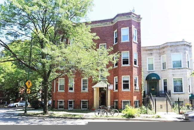 2647 N Sacramento Ave, Unit Unit GDN in Chicago, IL - Foto de edificio - Building Photo
