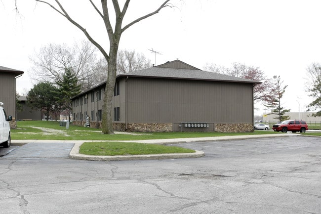 Small Farms in Gary, IN - Foto de edificio - Building Photo