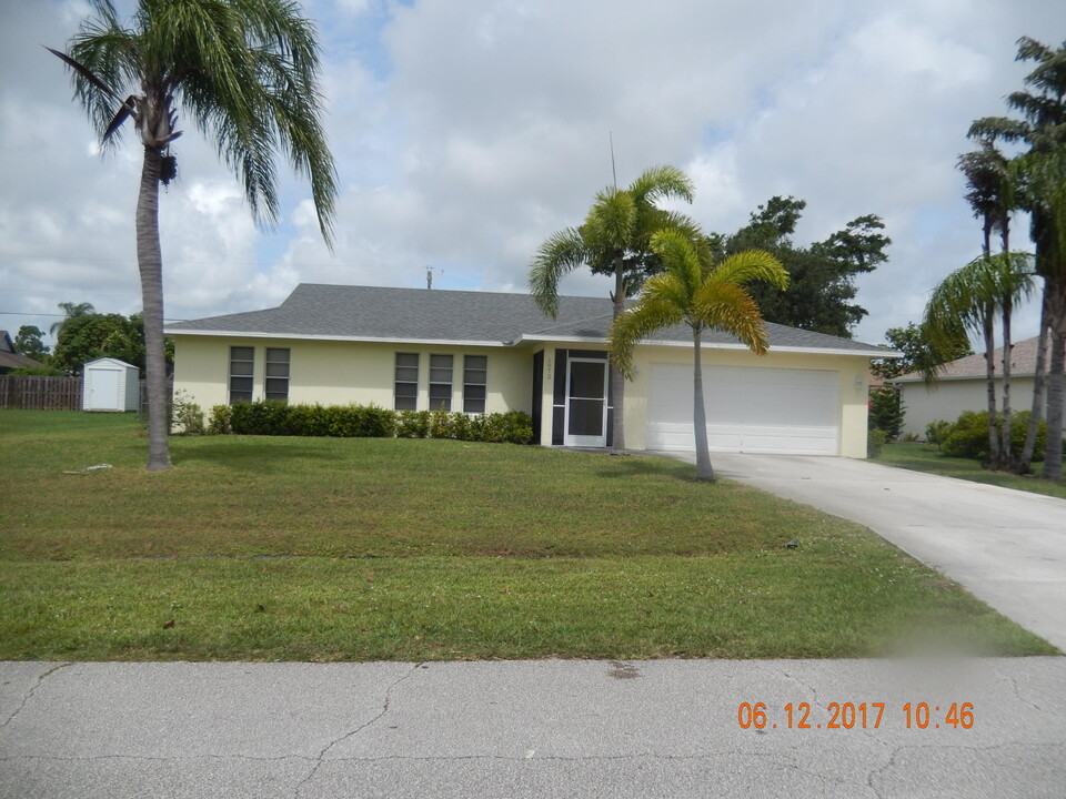 1972 SE Camilo St in Port St. Lucie, FL - Building Photo