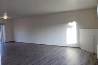 33052 NW Meersburg St in Scappoose, OR - Building Photo - Building Photo