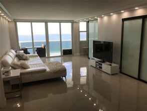 3140 S Ocean Dr, Unit 1806 in Hallandale Beach, FL - Foto de edificio - Building Photo