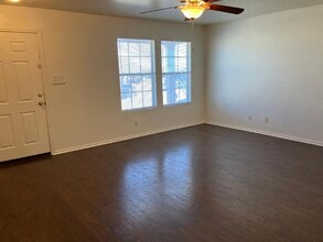 9910 Amber Ledge in San Antonio, TX - Building Photo - Building Photo
