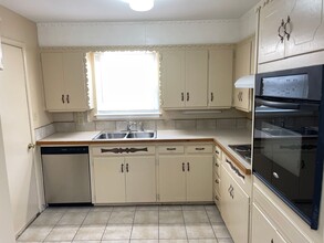 2304 N Wheeler Ave in Bethany, OK - Building Photo - Building Photo