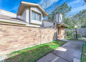 200 Pecan Dr, Unit 504 in League City, TX - Building Photo - Building Photo