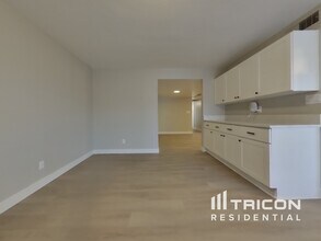 14246 N 41st Ave in Phoenix, AZ - Building Photo - Building Photo