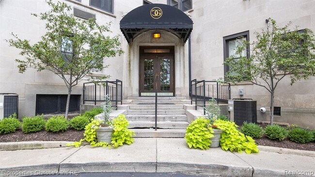 2900 E Jefferson Ave-Unit -C3 in Detroit, MI - Building Photo - Building Photo