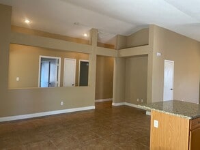7905 Hollow Pine St in Las Vegas, NV - Building Photo - Building Photo