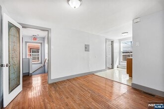 154 N 14th St, Unit 3rd Floor in East Orange, NJ - Building Photo - Building Photo