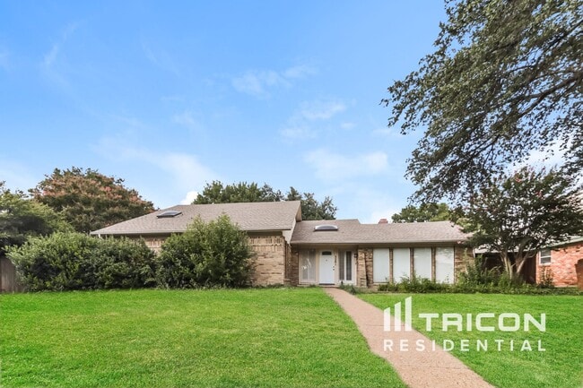 3201 Chimneyrock Dr