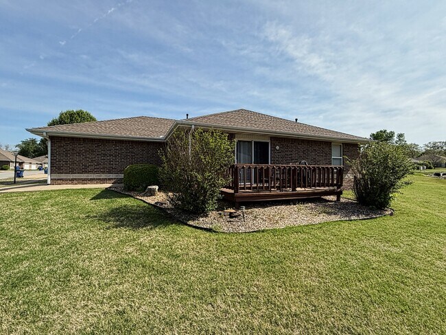 1516 Meadowhill Dr in Mountain Home, AR - Building Photo - Building Photo
