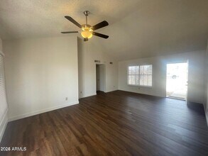 10614 N 72nd Ave in Peoria, AZ - Building Photo - Building Photo