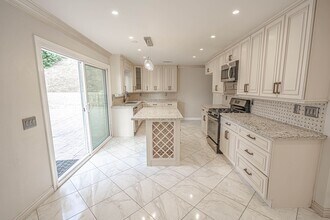 27544 Bernina Ave in Santa Clarita, CA - Building Photo - Building Photo