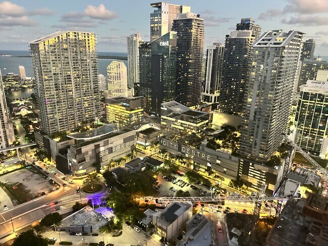 92 SW 3rd St, Unit 4804 in Miami, FL - Foto de edificio - Building Photo