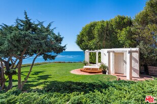 33800 Pacific Coast Hwy in Malibu, CA - Building Photo