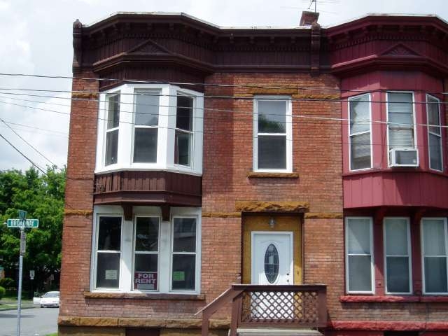 2401 Broadway in Watervliet, NY - Building Photo