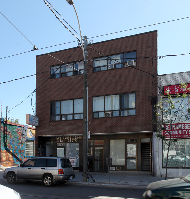 859-861 Dundas St W in Toronto, ON - Building Photo - Building Photo