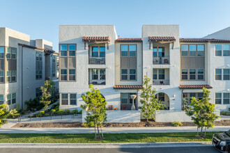 RANCHO MISSION VIEJO PORTICO in Rancho Mission Viejo, CA - Foto de edificio - Building Photo