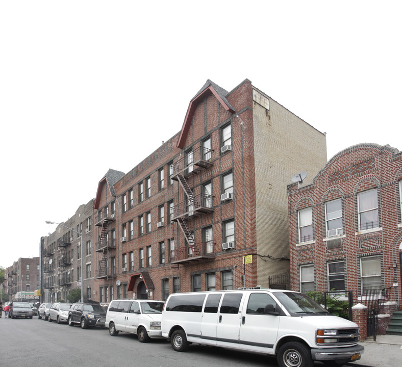 105 E 96th St in Brooklyn, NY - Building Photo