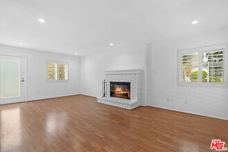 8120 Redlands St-Unit -5 in Los Angeles, CA - Building Photo - Building Photo
