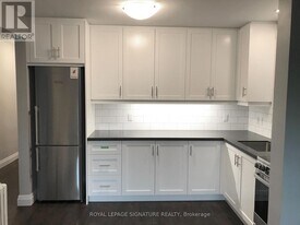 273 Lakeshore Rd E in Mississauga, ON - Building Photo