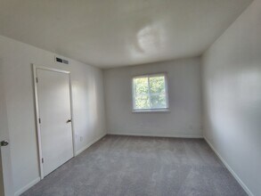 600 Reusens Rd, Unit 2 Bedroom Waitlist in Lynchburg, VA - Foto de edificio - Building Photo