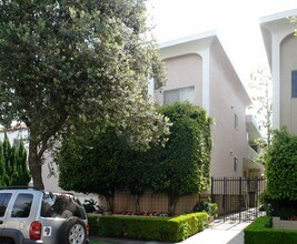 156 N Clark Dr in Beverly Hills, CA - Building Photo - Building Photo