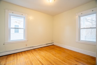 7 Mulberry St, Unit 2 in Claremont, NH - Building Photo - Building Photo