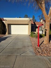 8536 Desert Holly Dr in Las Vegas, NV - Building Photo - Building Photo